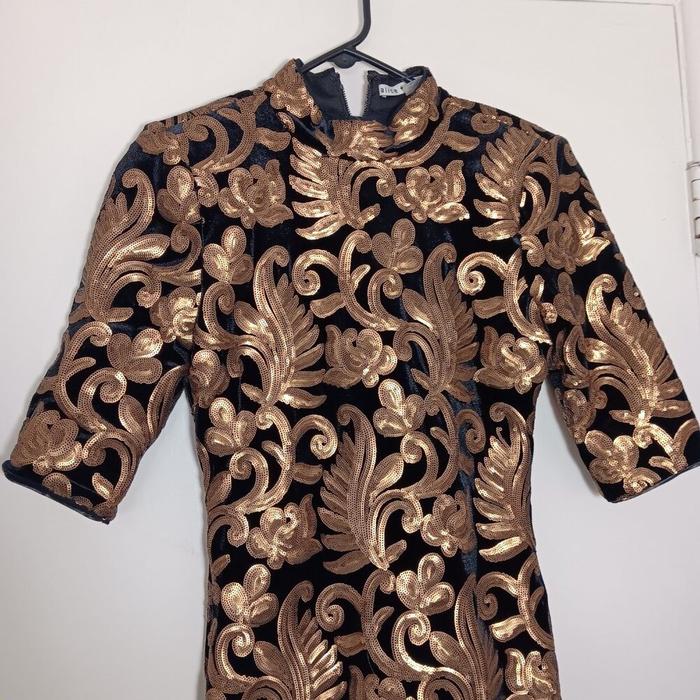 alice +olivia inka mock neck dress in black and gold size6 - Picture 2 of 8